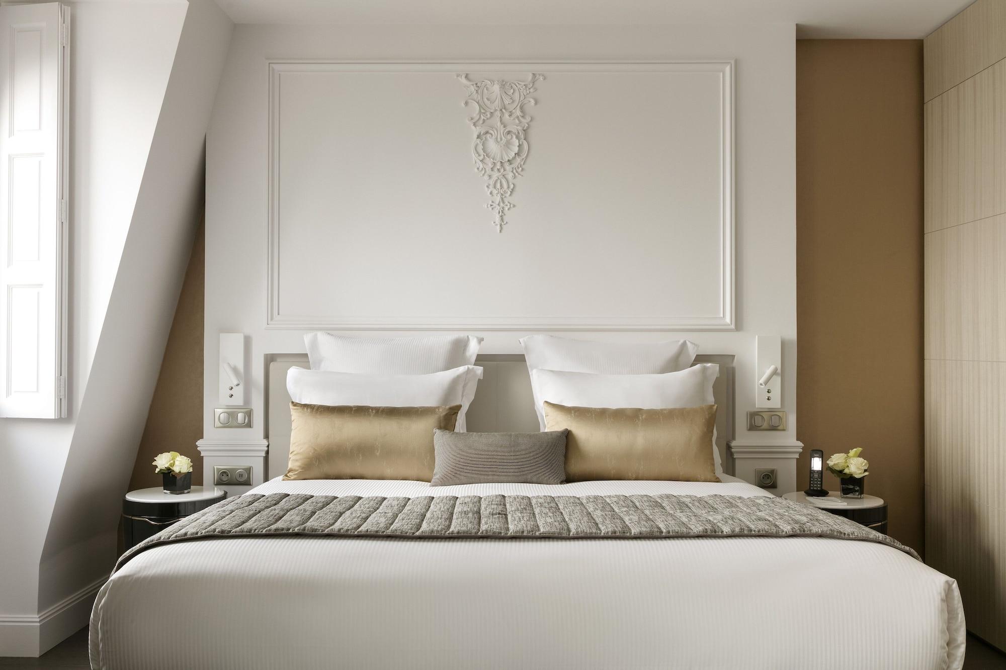 La Clef Champs-Elysees Paris By The Crest Collection Exterior photo A bedroom at the hotel