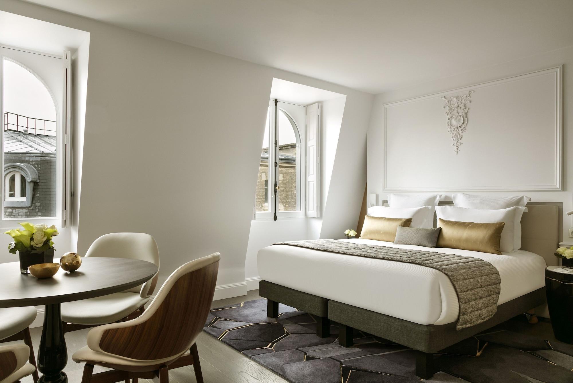 La Clef Champs-Elysees Paris By The Crest Collection Exterior photo A bedroom at the hotel