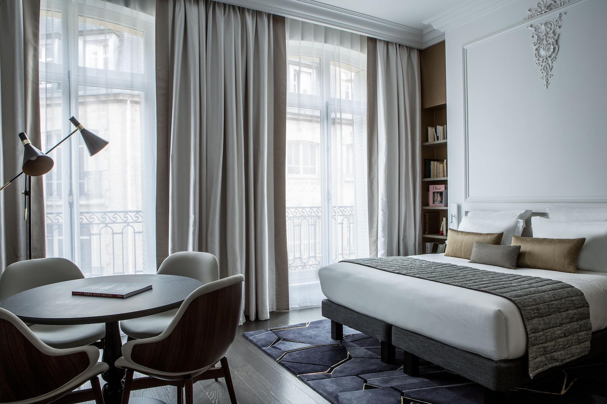 La Clef Champs-Elysees Paris By The Crest Collection Exterior photo A room at the hotel
