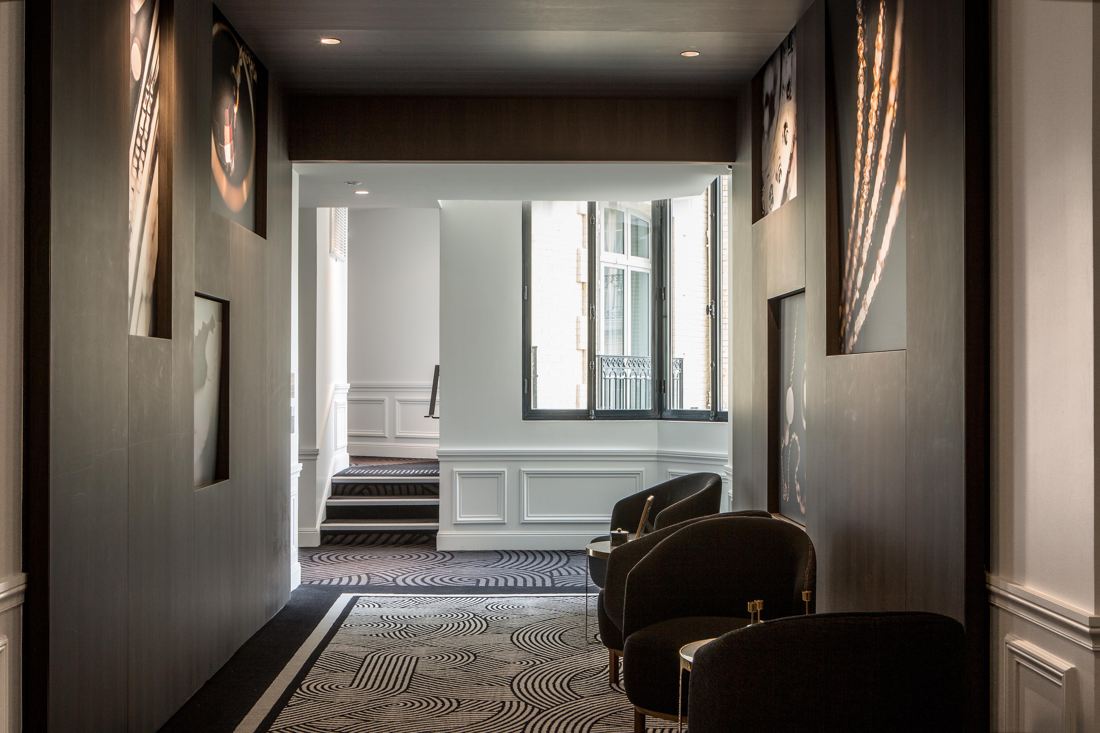 La Clef Champs-Elysees Paris By The Crest Collection Exterior photo The interior of the hotel
