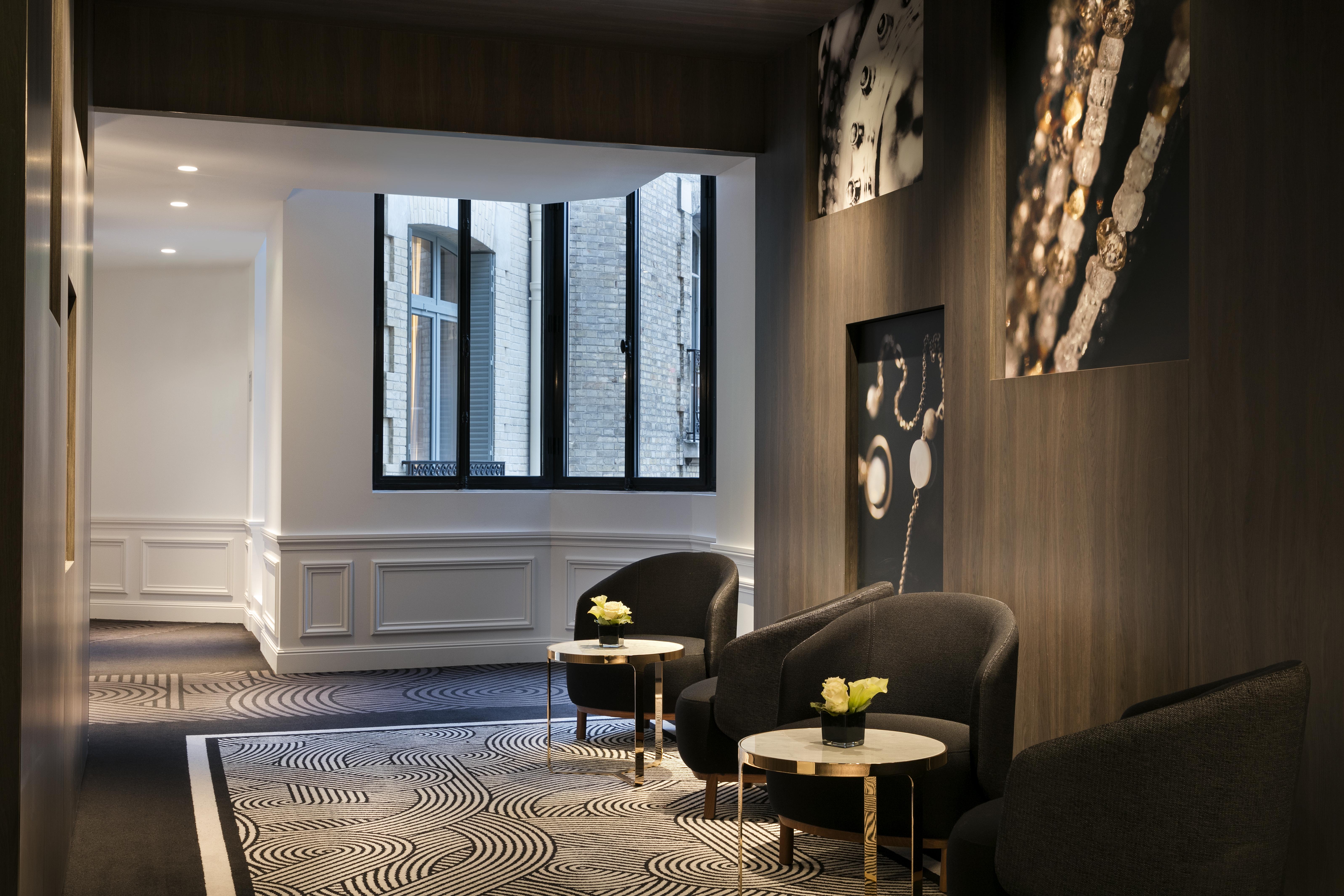 La Clef Champs-Elysees Paris By The Crest Collection Exterior photo The hotel's lobby