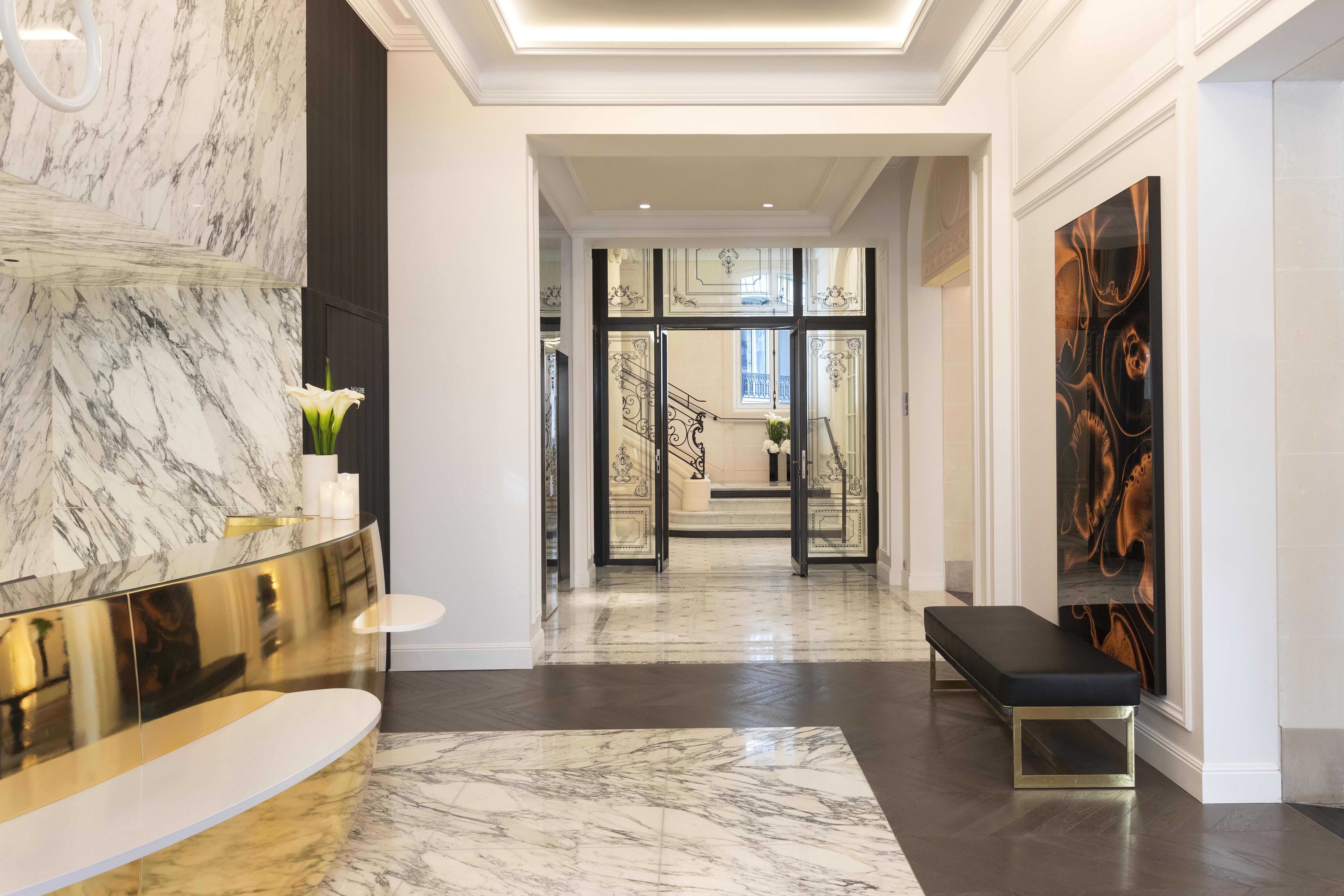 La Clef Champs-Elysees Paris By The Crest Collection Exterior photo The entrance hall