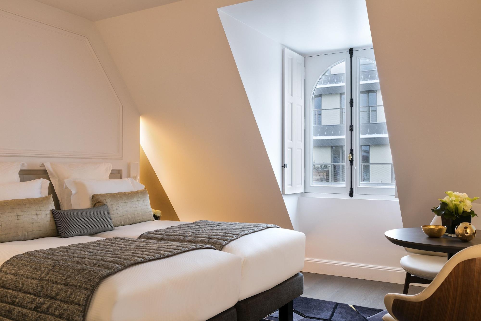 La Clef Champs-Elysees Paris By The Crest Collection Exterior photo A room at the hotel