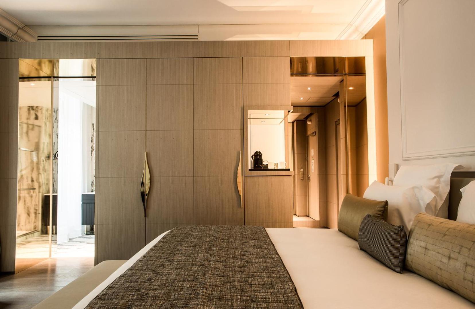 La Clef Champs-Elysees Paris By The Crest Collection Room photo A room at the Mandarin Oriental, Paris