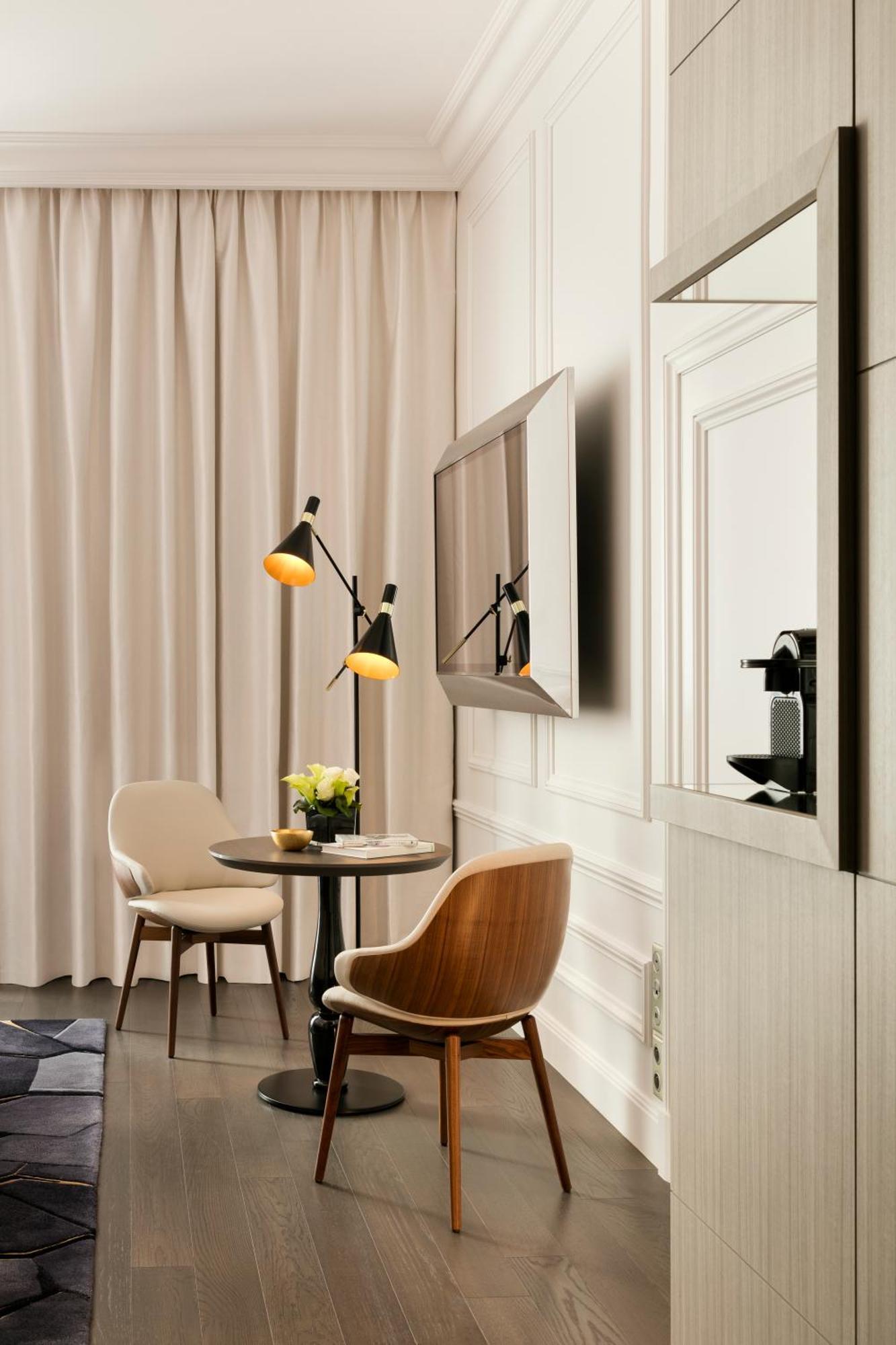 La Clef Champs-Elysees Paris By The Crest Collection Hotel Room photo