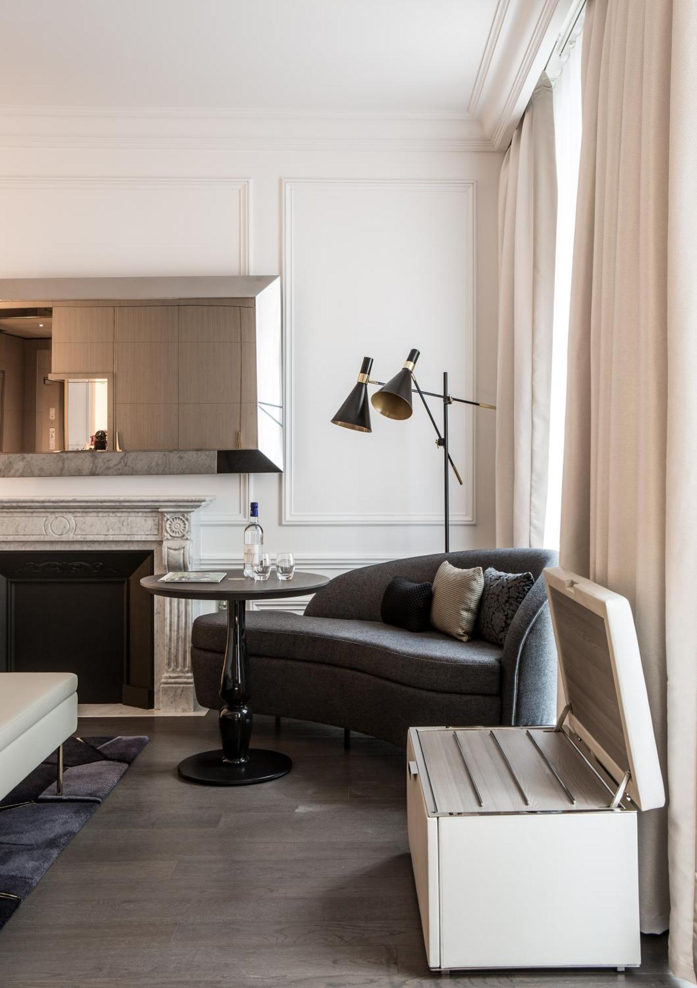 La Clef Champs-Elysees Paris By The Crest Collection Room photo A floor lamp